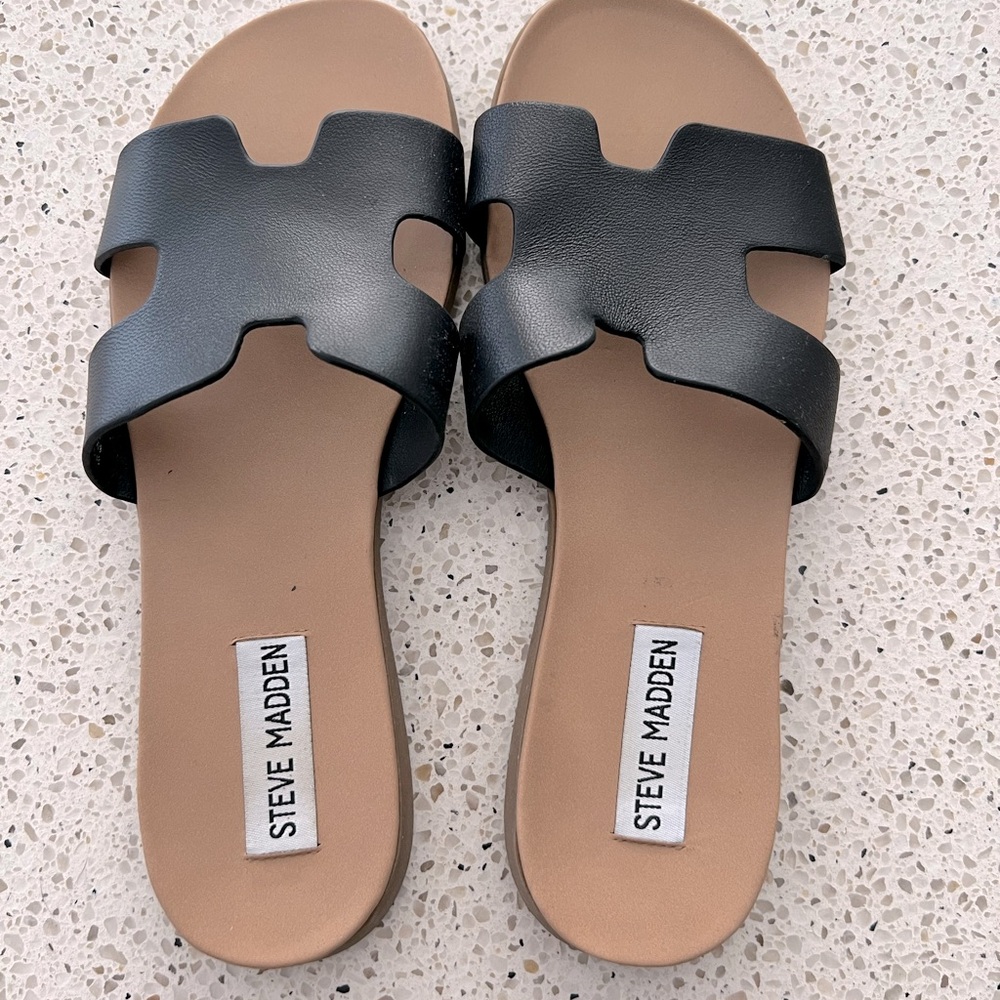 Steve Madden black sandals